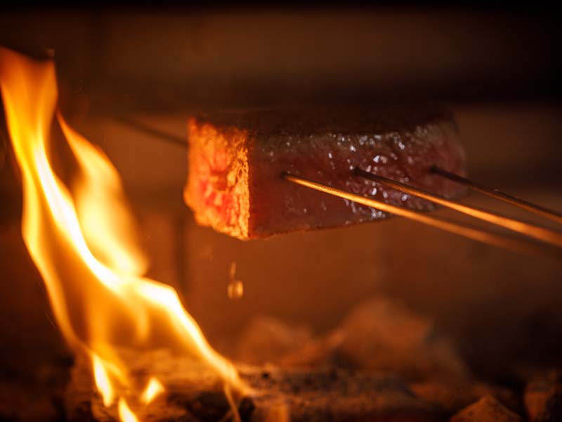 Steak de charbon de la chambre du chef
