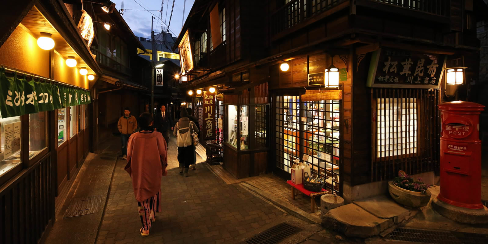 Trains run to the Onsen town (30 minutes from Minatomachi in Kobe and an hour from Osaka).