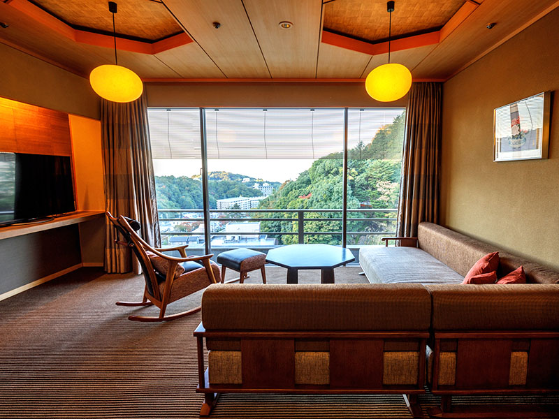 Chambre japonaise ou occidentale VIP de style avec bain en plein air (source Ginsen)