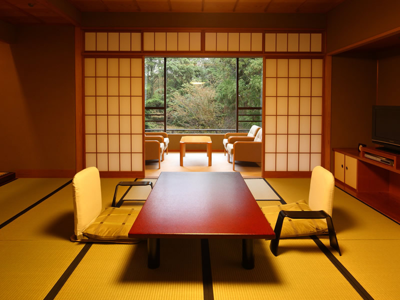 Chambre japonaise avec bain en plein air (source Ginsen)